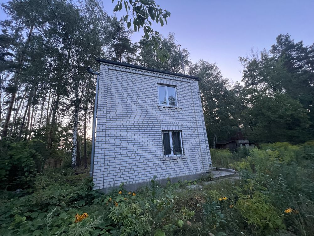 Продаж дачі на територіі лісу