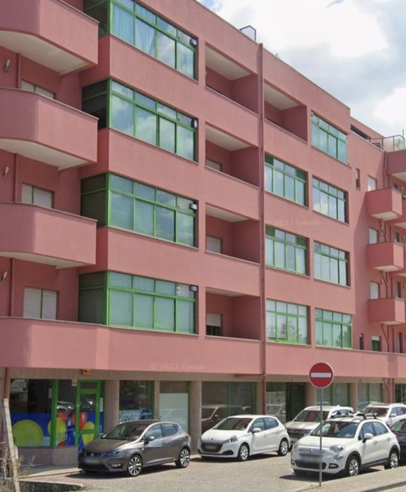 Aluga-se apartamento T2 com lugar de garagem