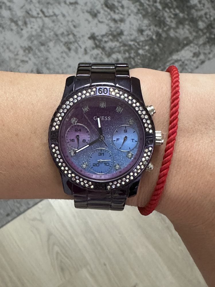 Продам Часы Guess