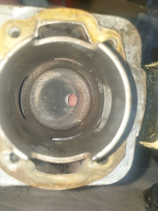 Cylinder z tłokiem pila dolpima ps 180 mahle