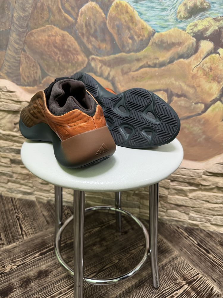 Нові Yeezy Boost 700