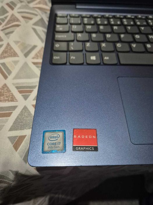 Portátil LENOVO IdeaPad 330S-15IKB