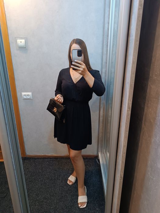 Чорне базове плаття