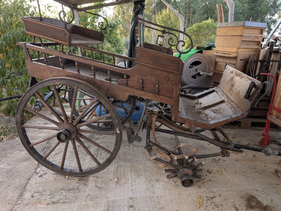 Charrete castanha antiga – para restauração ou decoração