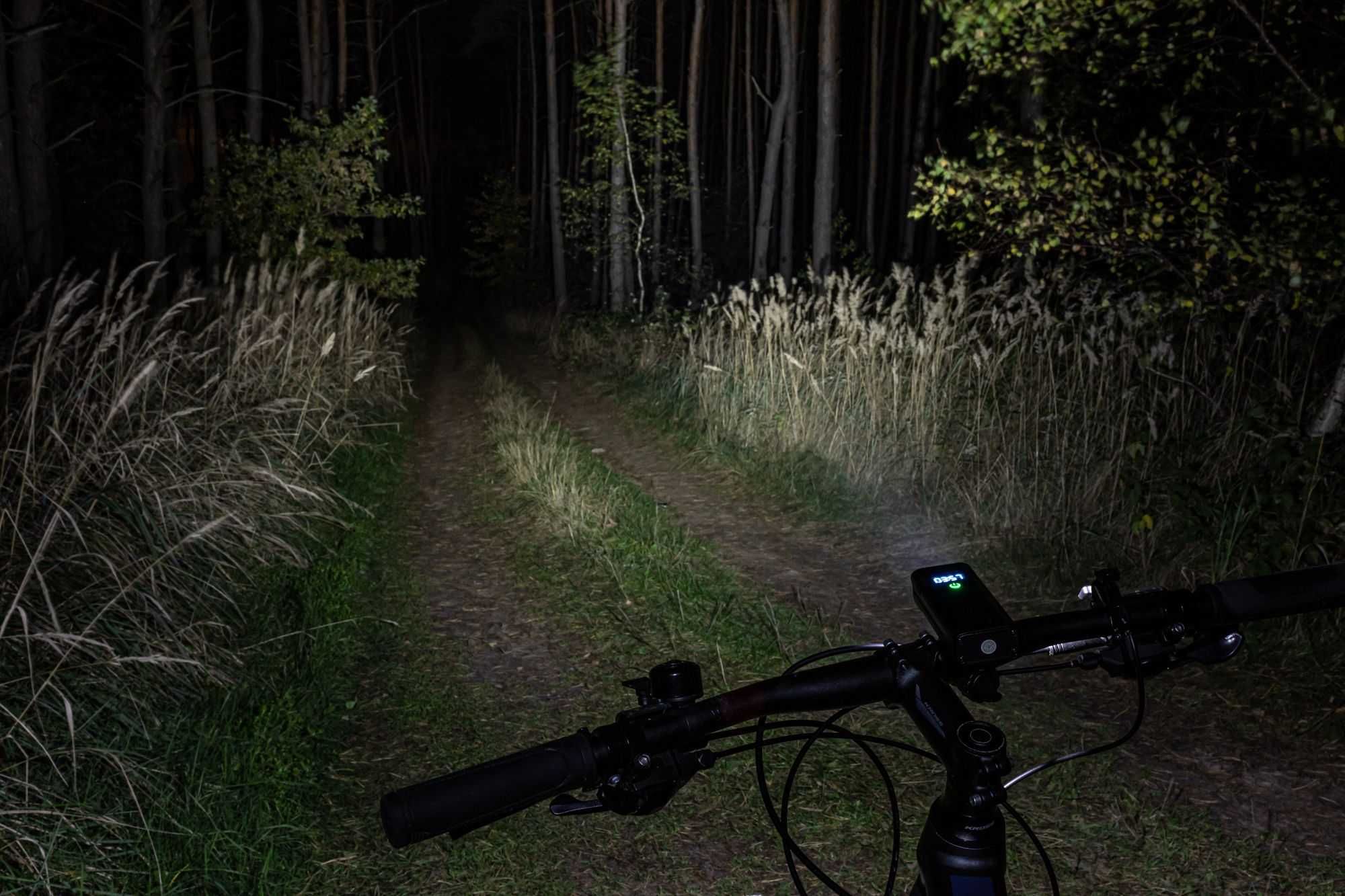 Lampka Rowerowa bardzo mocna z LCD i funkcją Power Bank 5200mah 6 diód