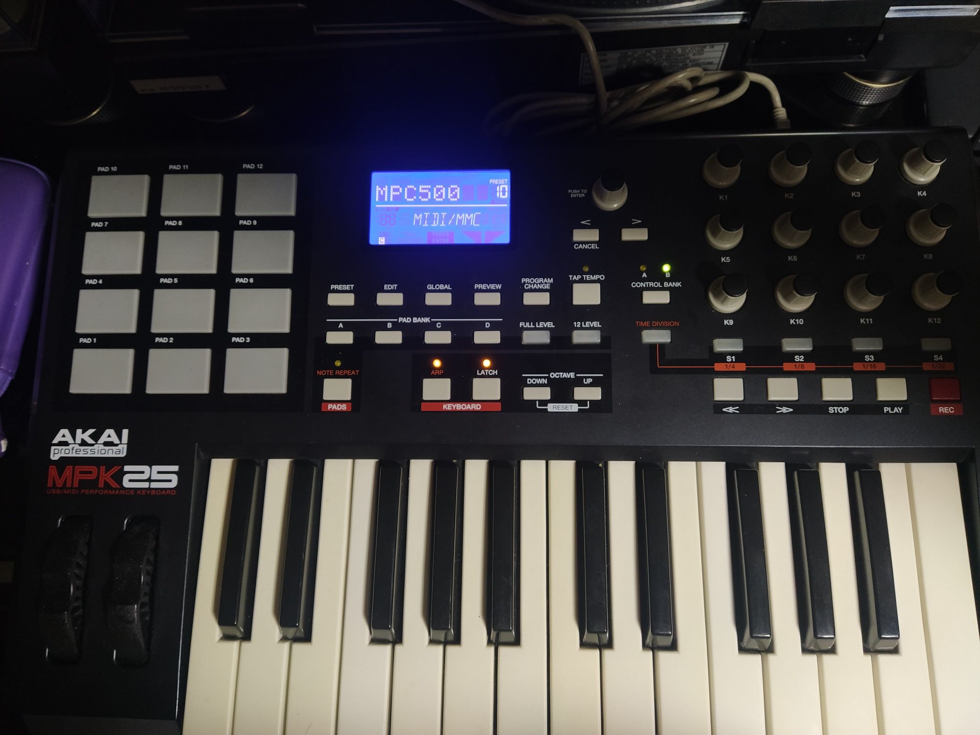 Teclado Akai MPK 25