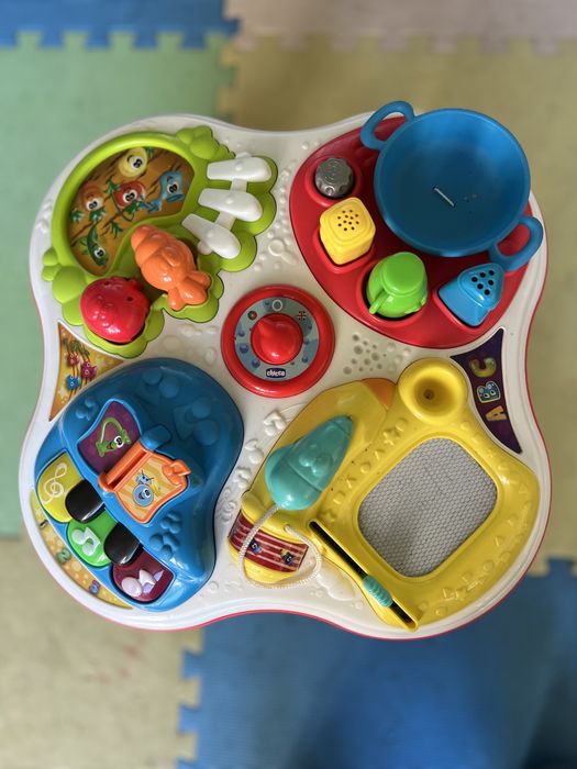 Mesa atividades bebé da Chicco