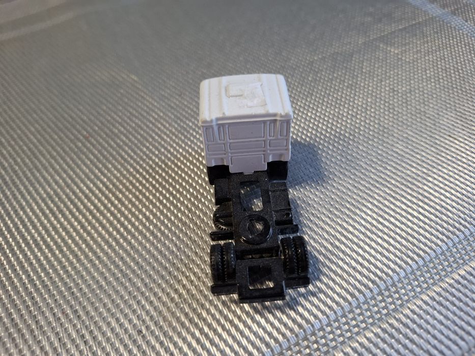 Model samochodu skala 1:64