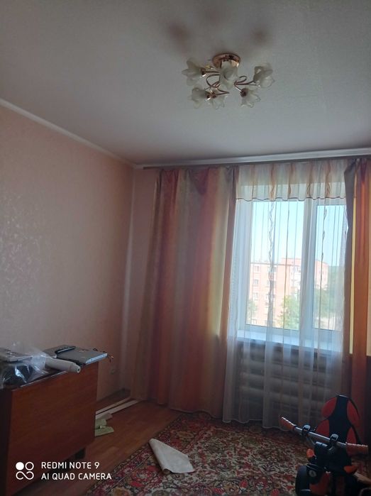 Продам двокімнатну квартиру на п"ятому поверсі