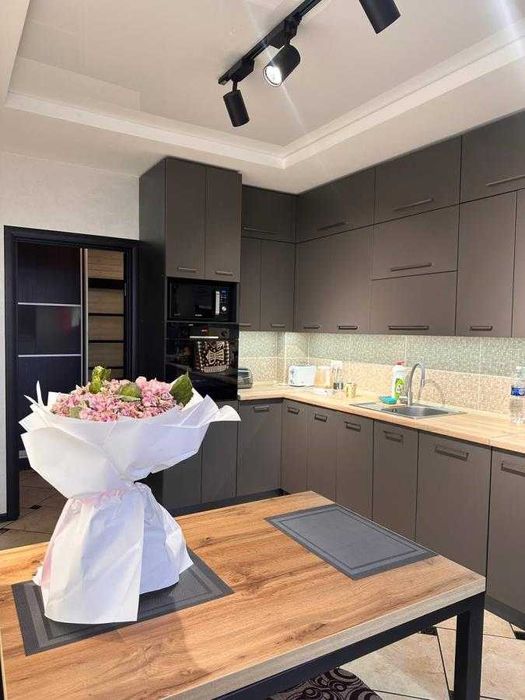 Продам 2-х кімнатну квартиру з ремонтом держпрограми