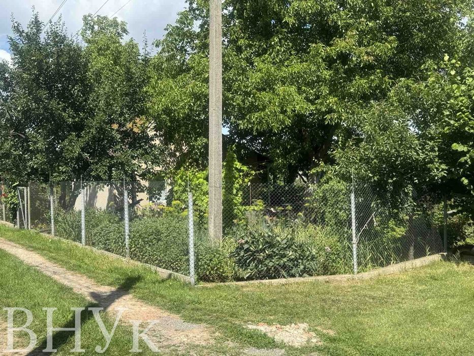 Земельна ділянка в межах Луцька з будинком!