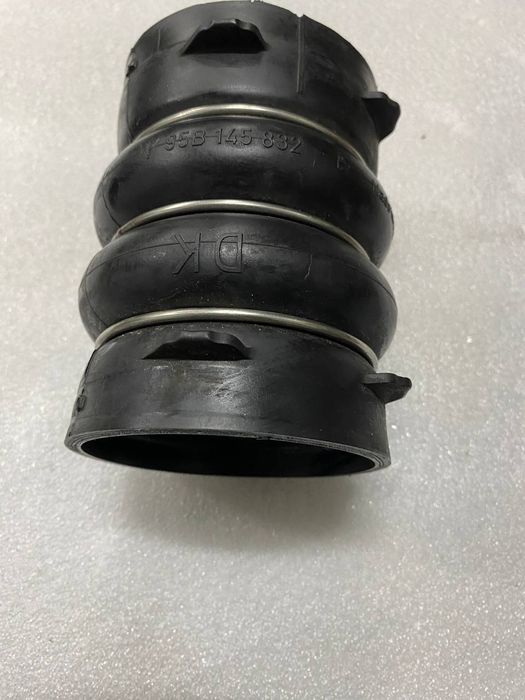 95b145832c Porsche Macan 95b патрубок системы охлаждения