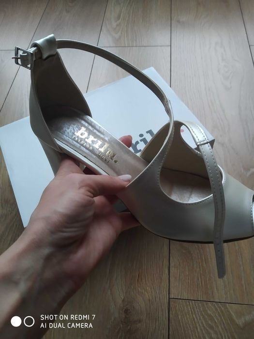 Perłowe buty ślubne marki Brilu r. 39 - stan bardzo dobry