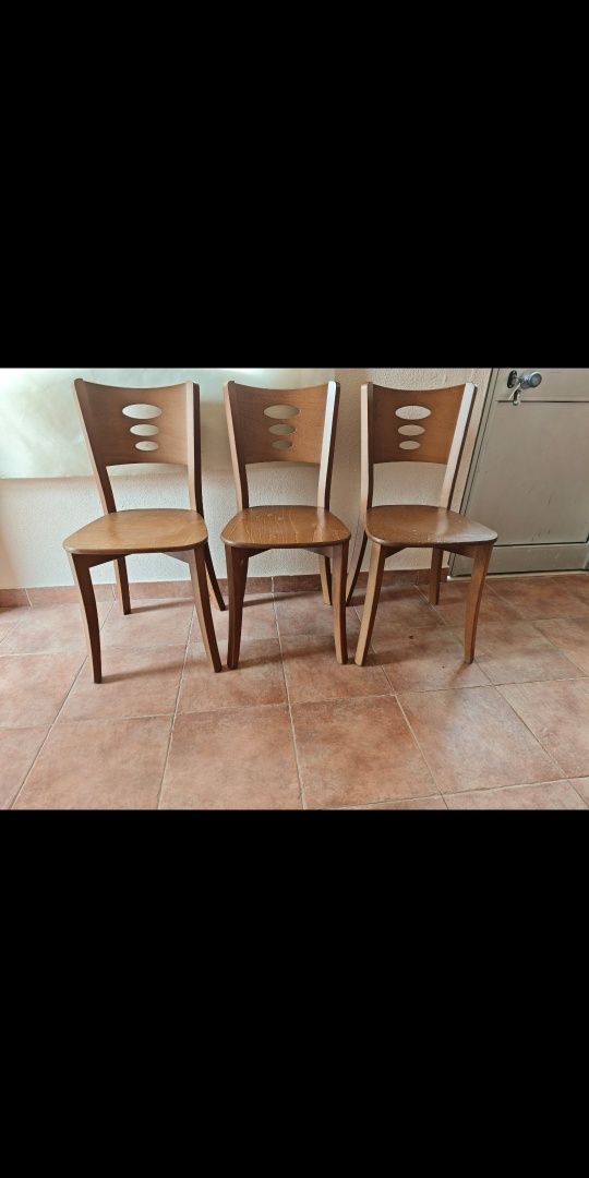Cadeiras cada 23€
