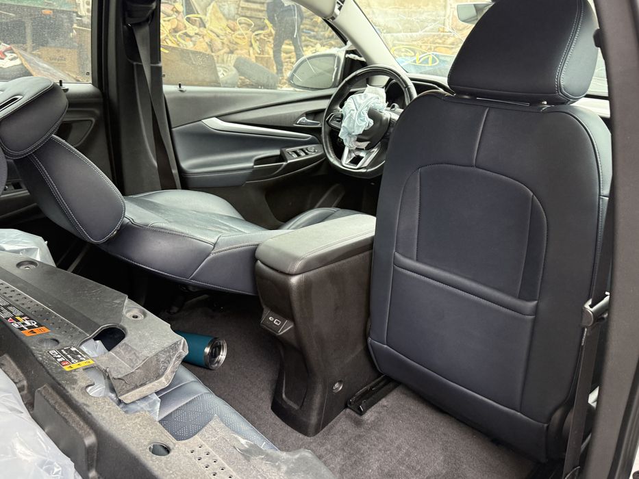 Бампер Chevrolet Bolt EUV 2023