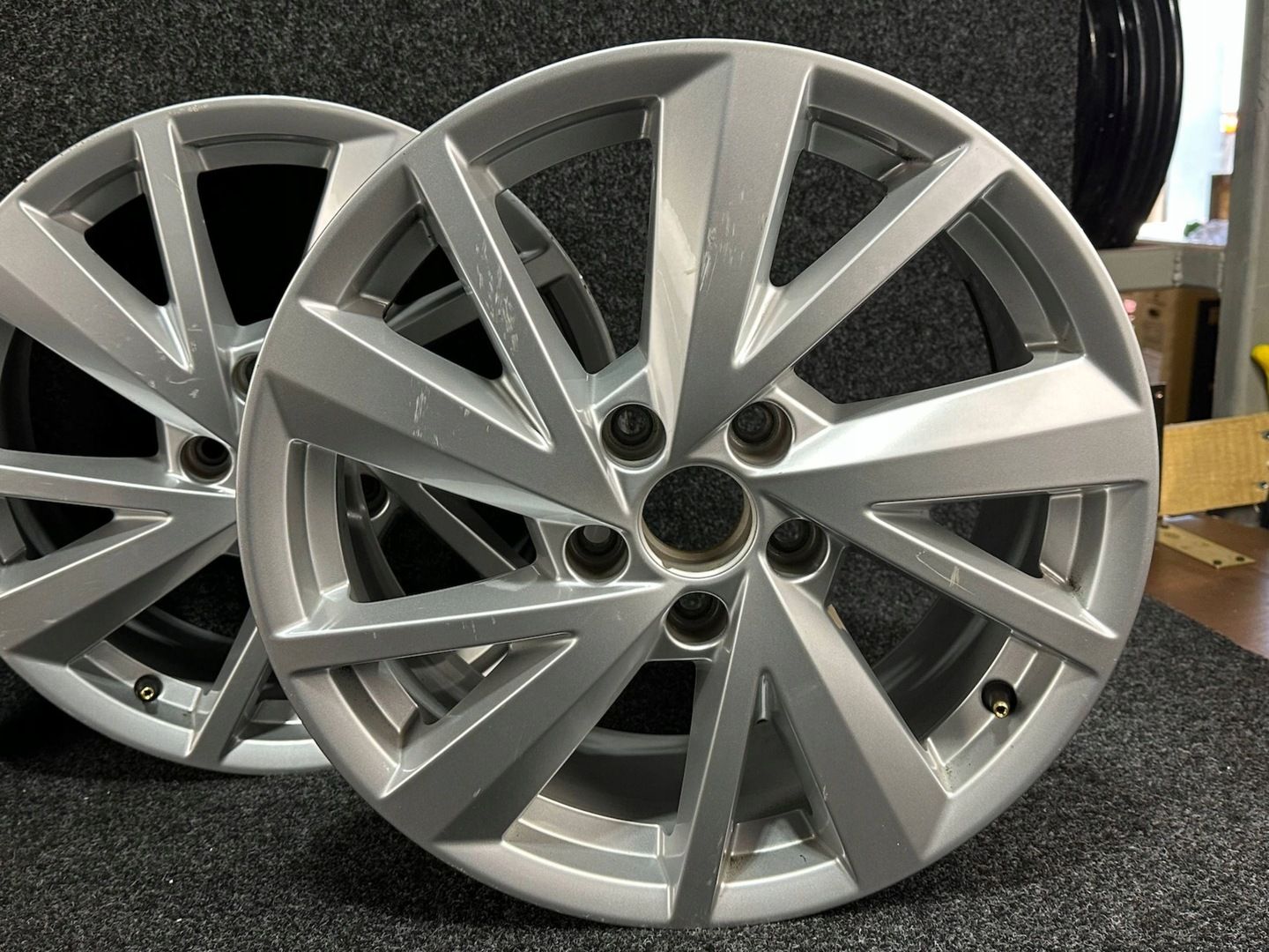 Audi Q2 81A Felgi 7Jx17 Et45 5X112 81A601025C Komplet