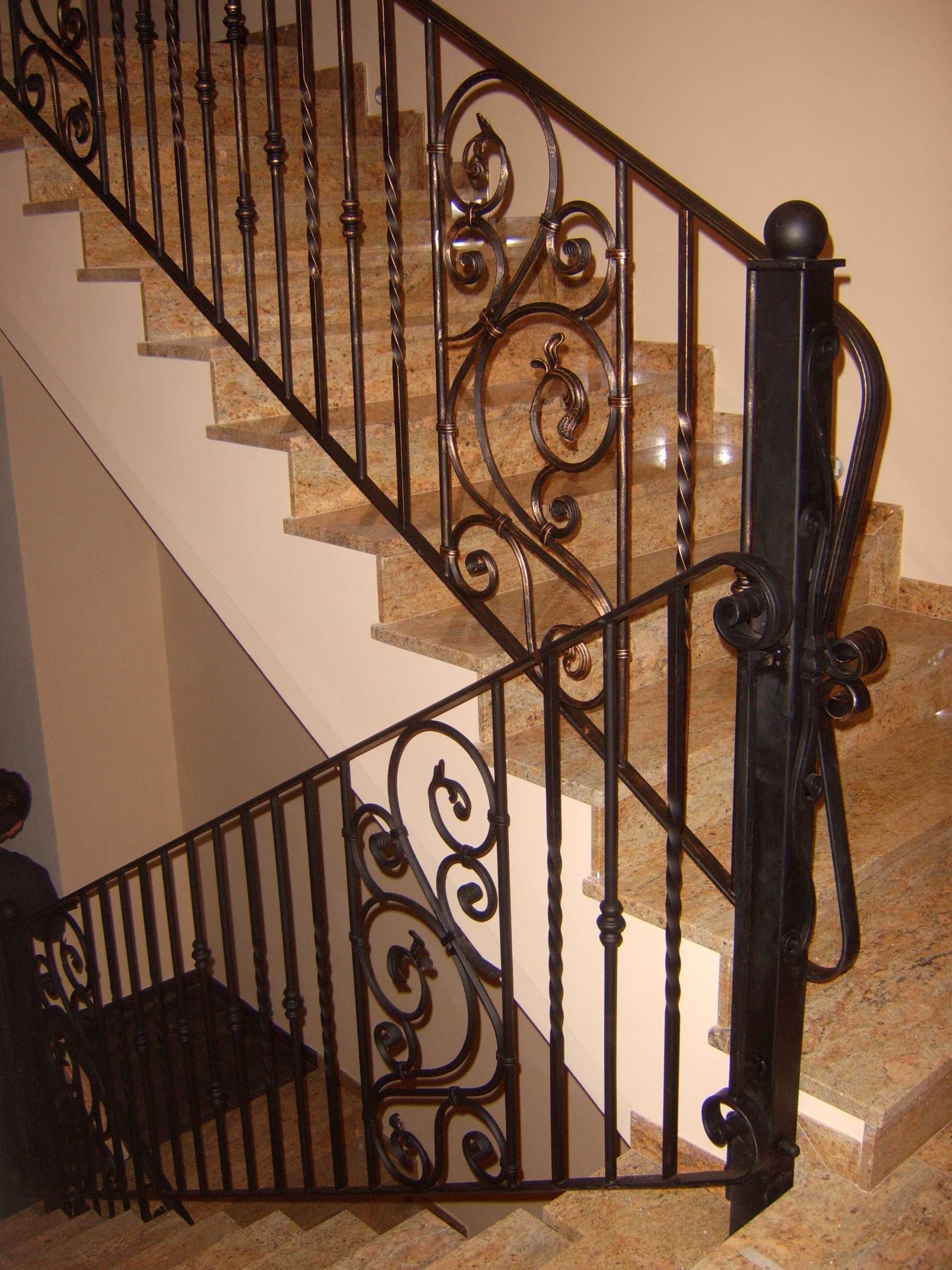 Balustrady kute - zewnętrzne i wewnętrzne