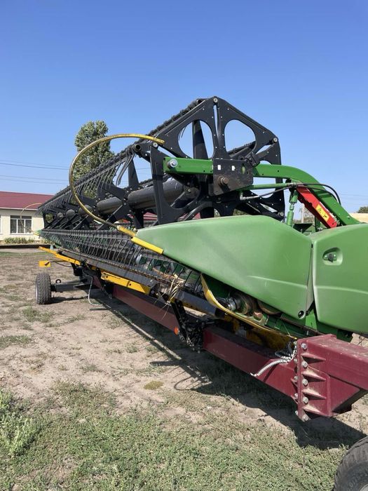 Продається комбайн Джон Дір S670 з зерновою жаткою