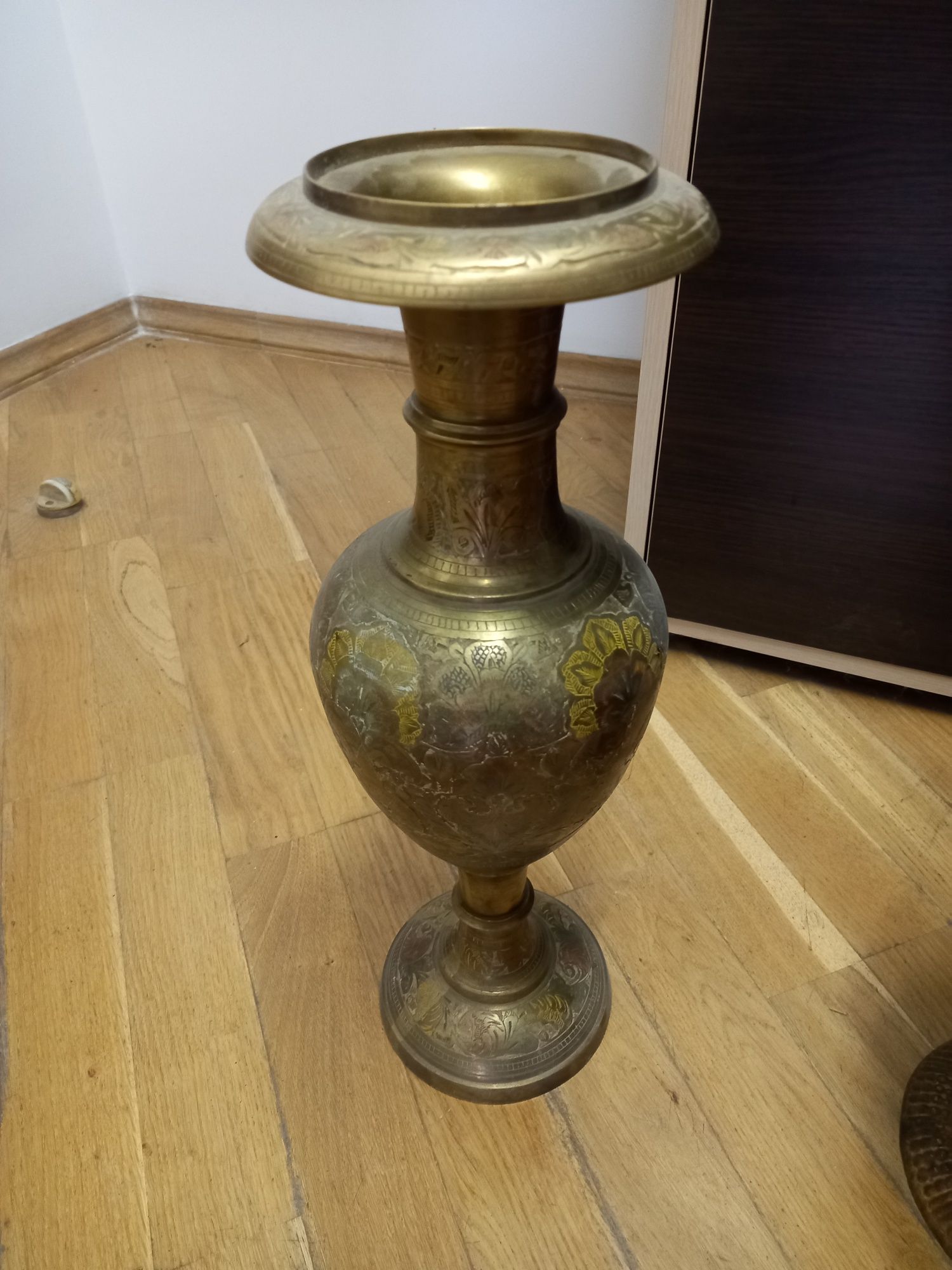 Антикварна бронзова ваза кувшин