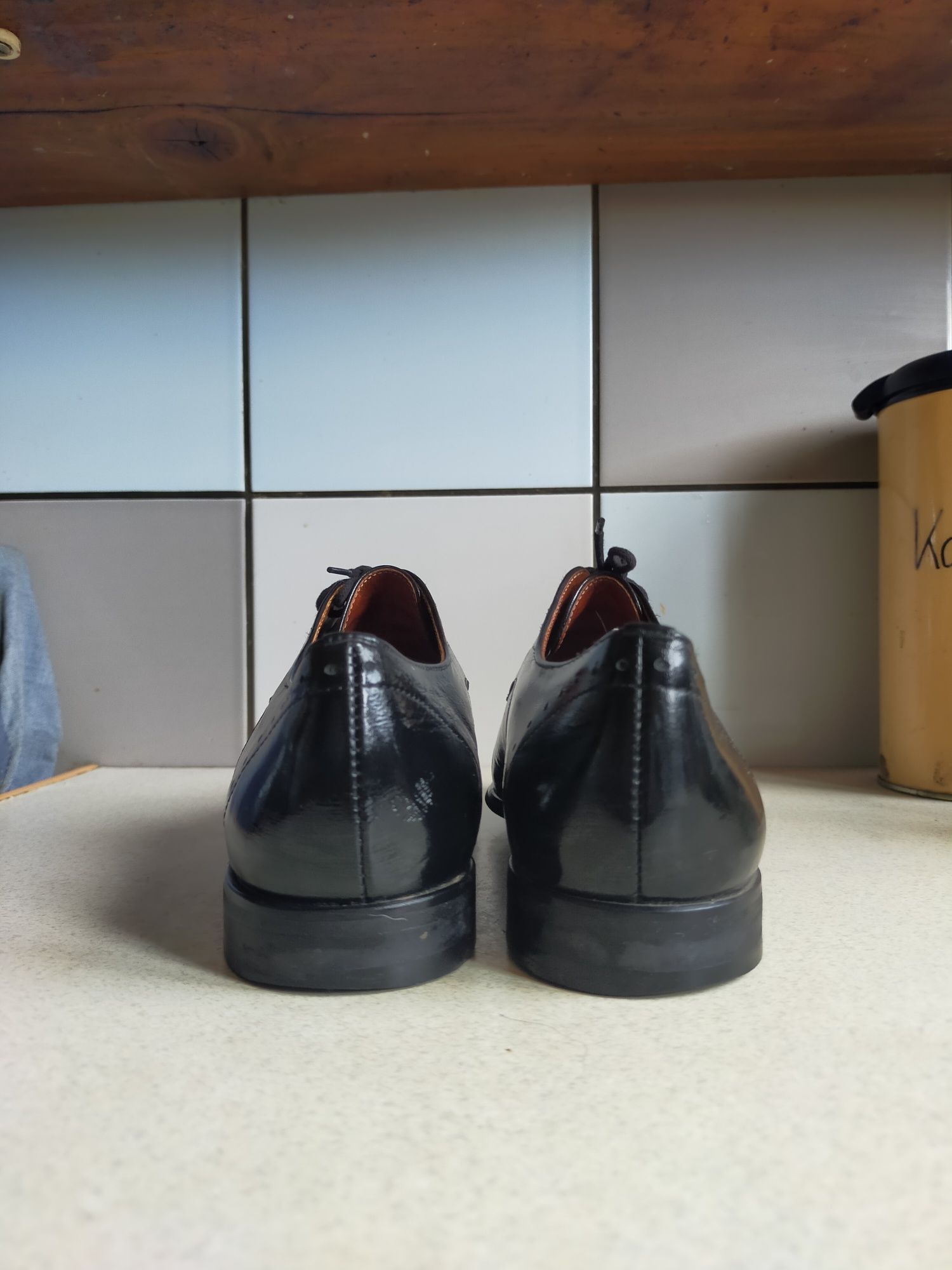 Buty półbuty wizytowe lakierki skórzane czarne 39