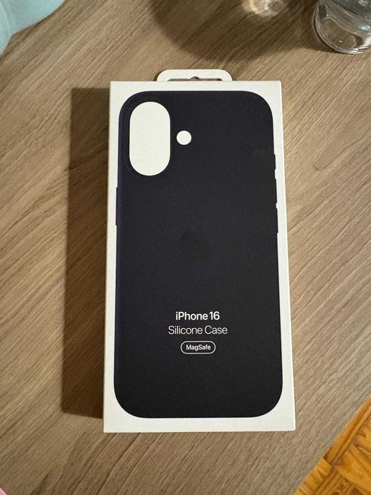 Capa NOVA e ORIGINAL em silicone com MagSafe para iPhone 16 – Preto