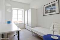 398 - Quarto com cama de solteiro em apartamento com 6 quartos