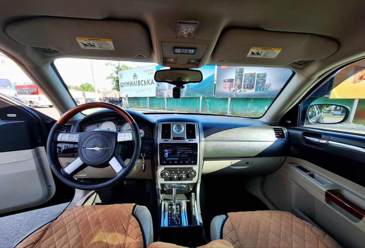 Автомобіль CHRYSLER 300C