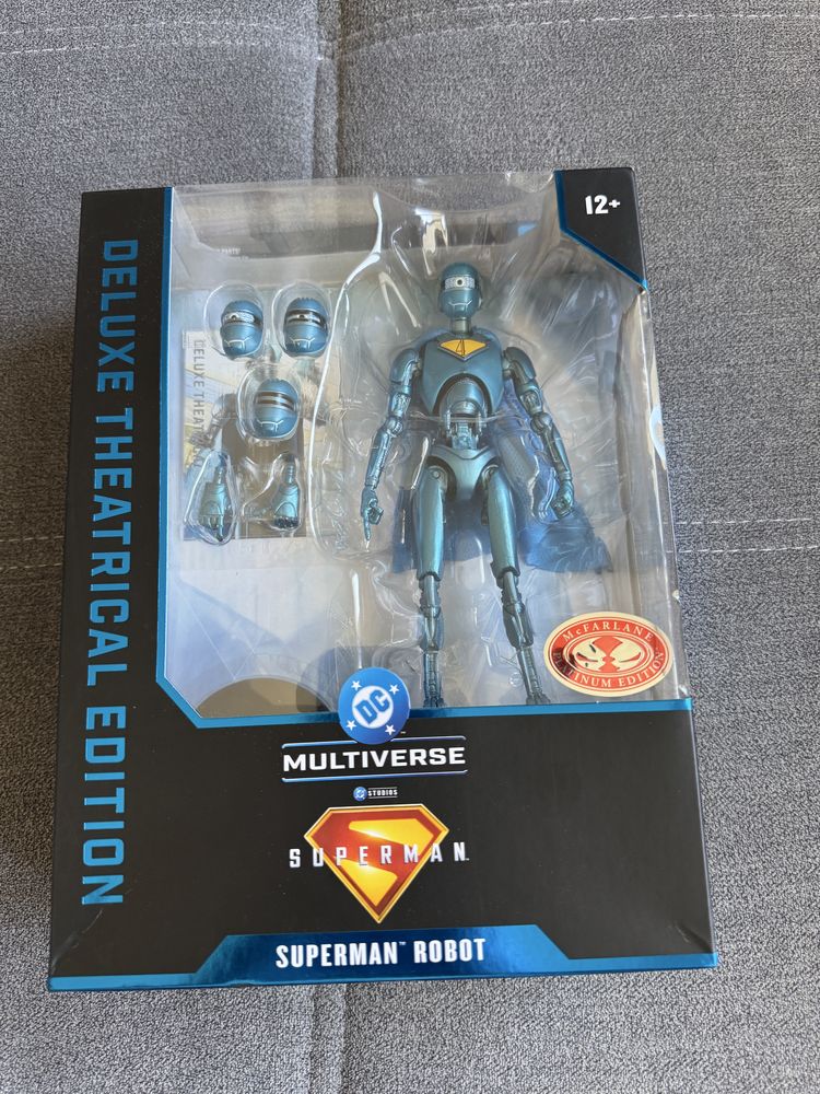 Figurka DC Multiverse Superman 2025 Robot (Red Platinum)
