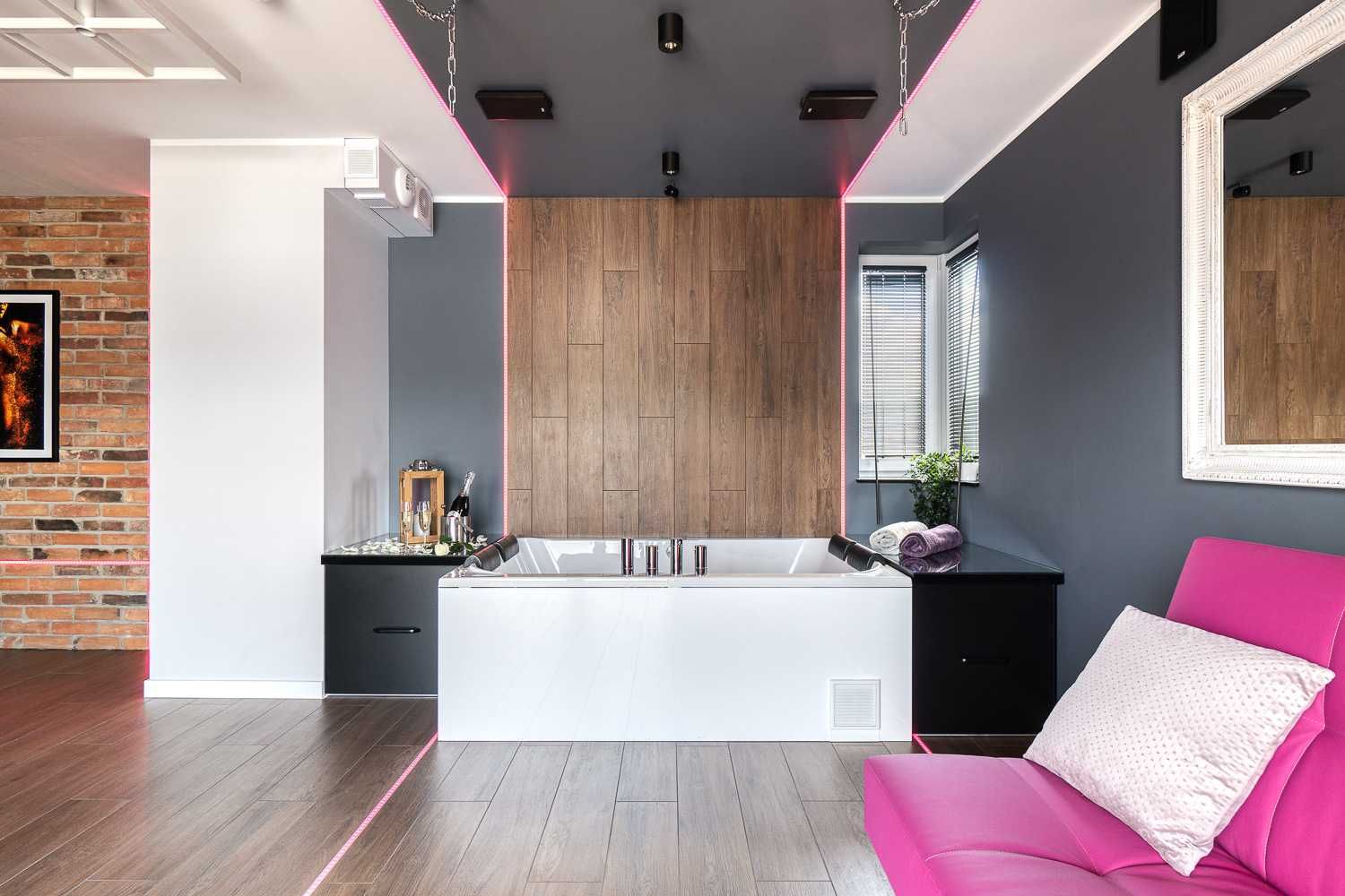 Apartament, mieszkanie z jacuzzi, prezent, Relaxroom, majówka