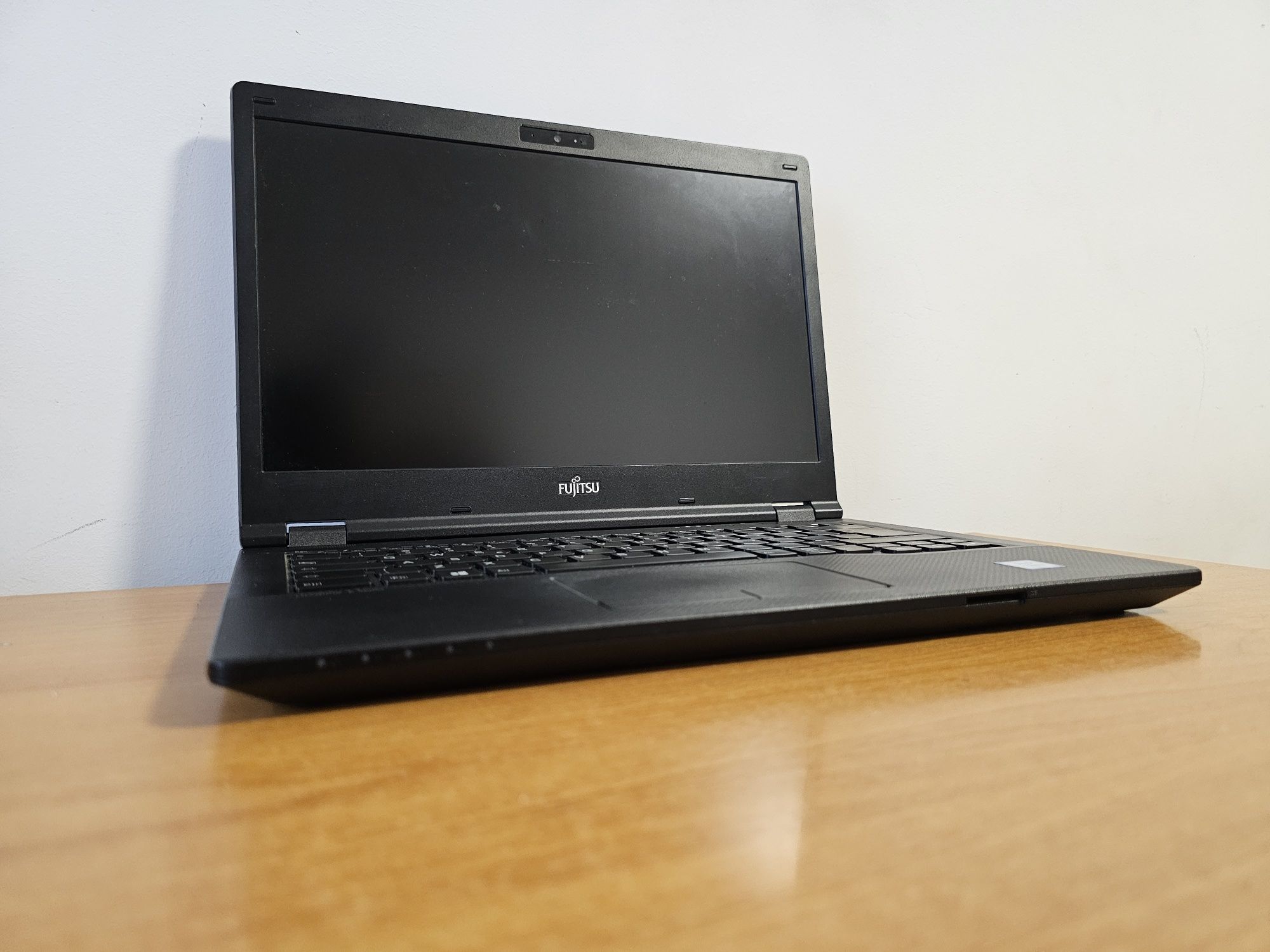 Szybki Laptop Fujitsu LifeBook E548 i5 16GB DDR4 Dysk SSD szybki