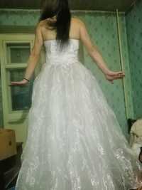 Свадебное платье пышное.