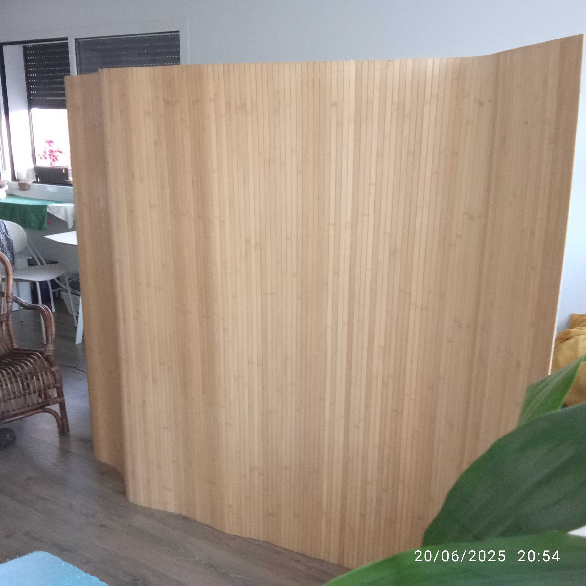 Vendo biombo madeira natural / tecido novo alt. 165cm / comp. 240cm