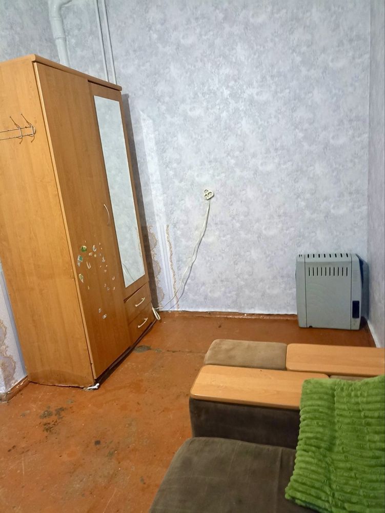 Кімната в гуртожитку / Правий берег