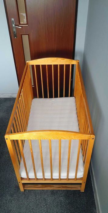 Łóżeczko dziecięce drewniane