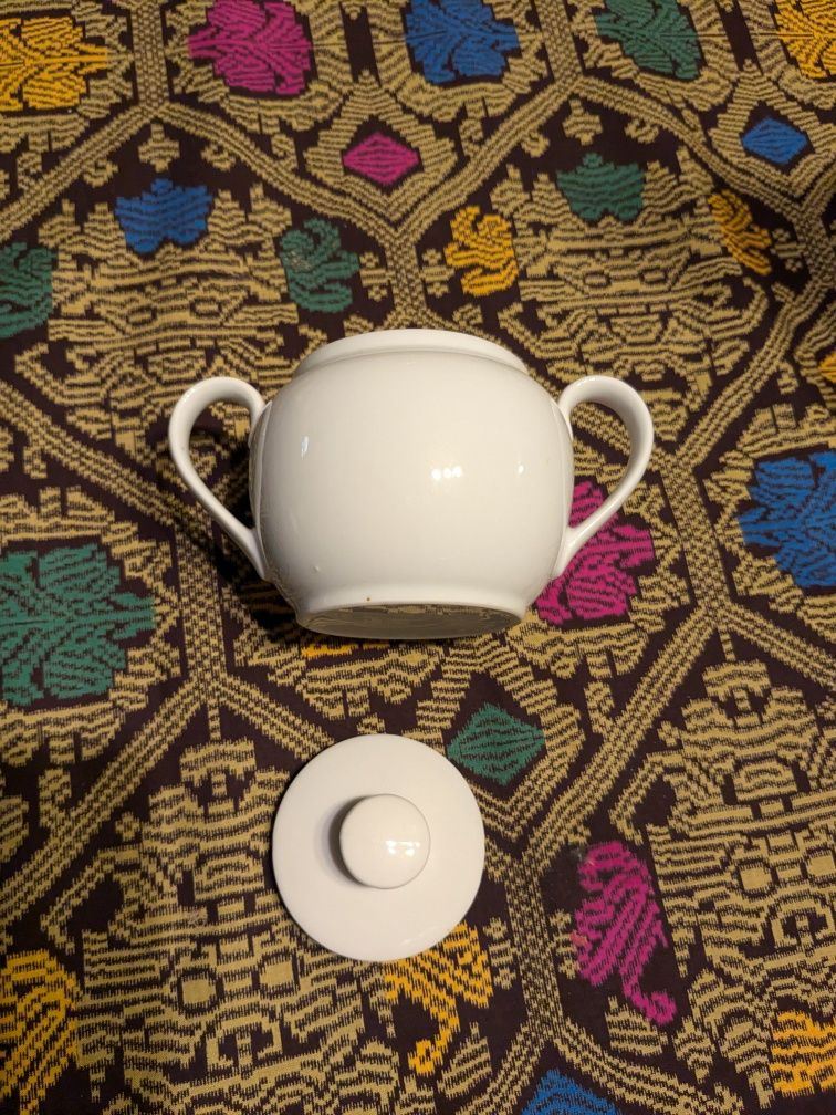 Cukierniczka biała bez pokrywki, porcelit, ceramika