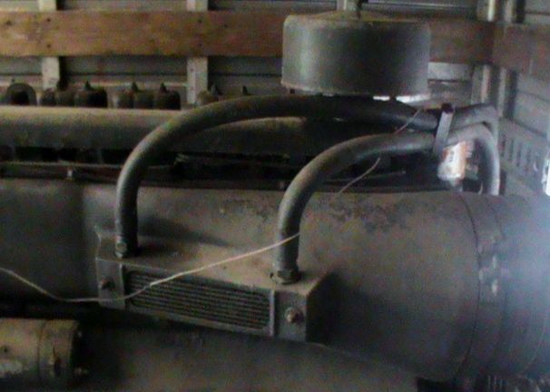 Motor Diesel 6 cilindros arrefecido a ar.