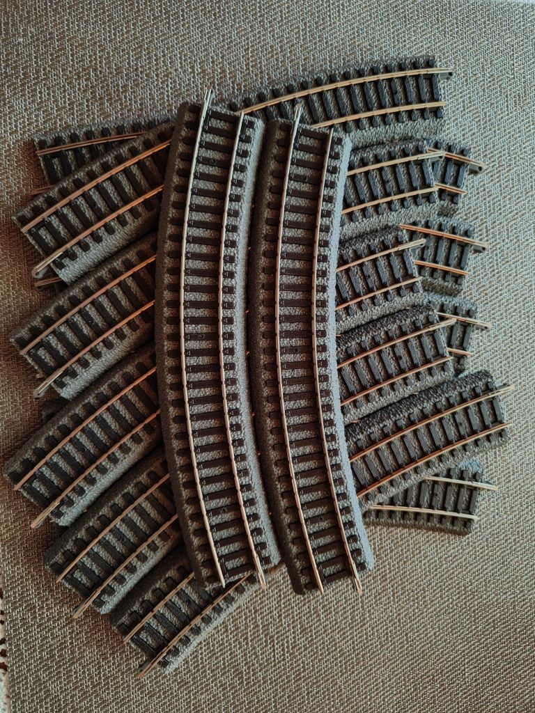 Nowe tory łuki R2 Piko 55412 na podkładzie, 12 sztuk, okrąg