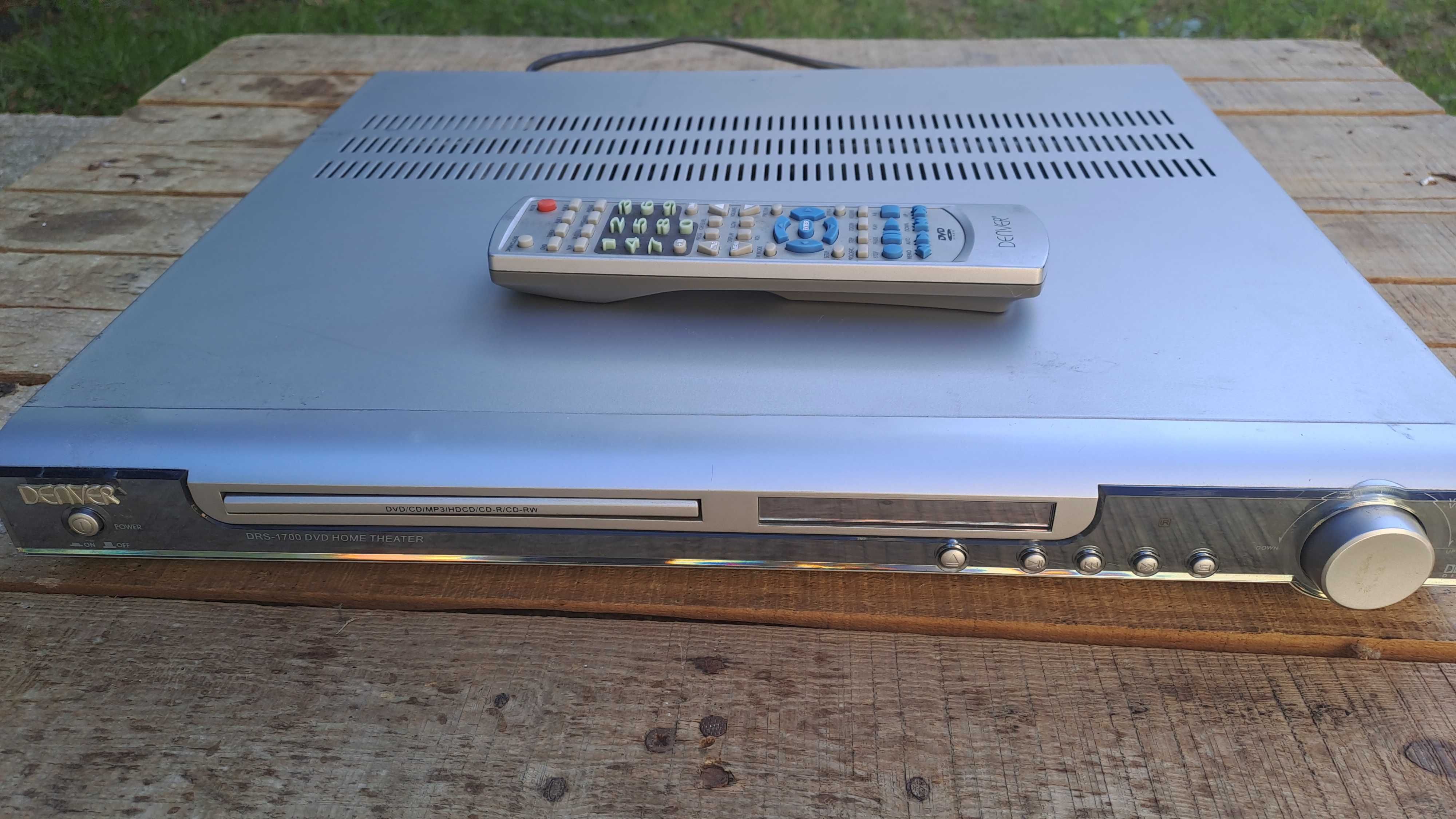 Aparelho de DVD e leitor de CDs