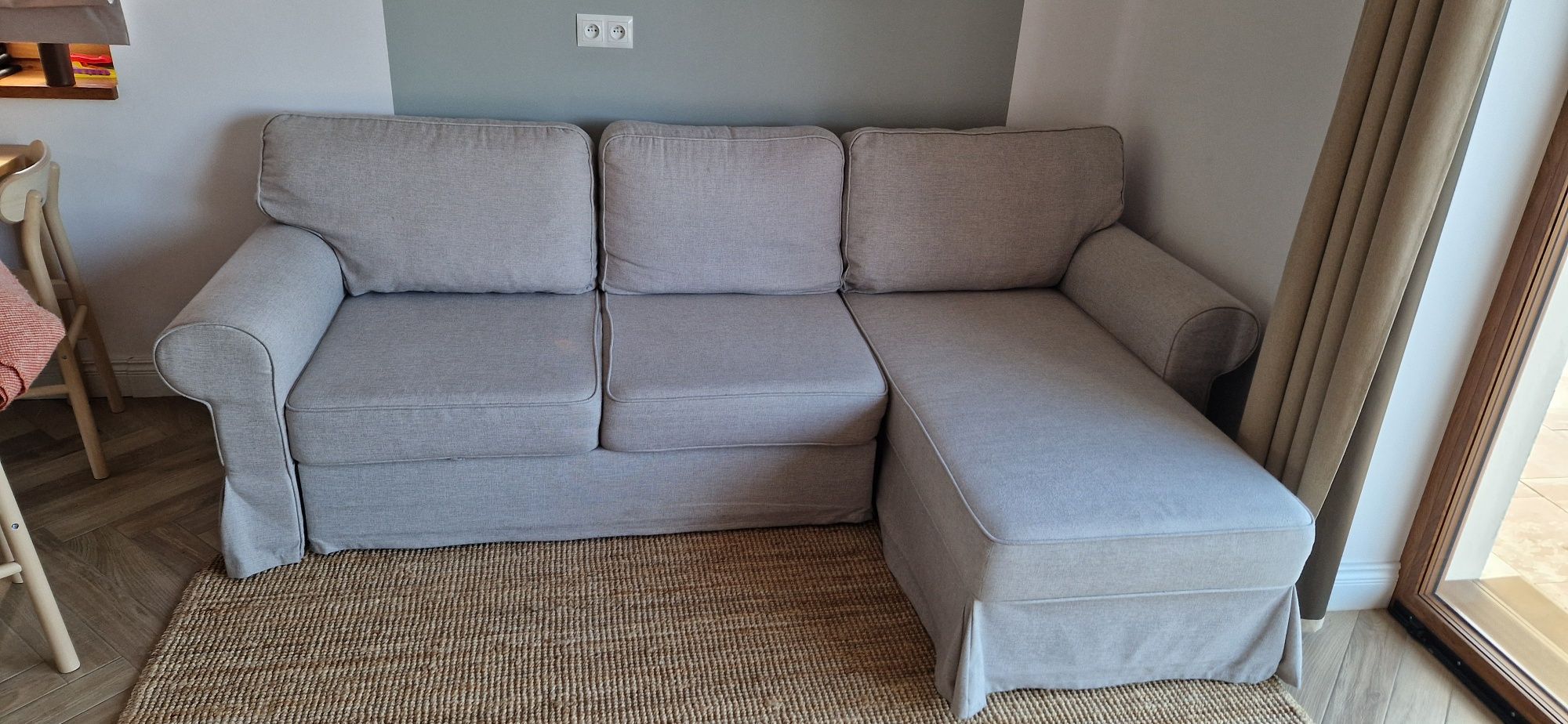 Evertsberg sofa narożna rozkładana  z pojemnikiem narożnik ikea kremow