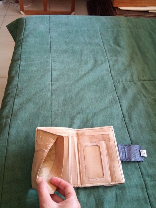 Carteira toda forrada a pele verdadeira