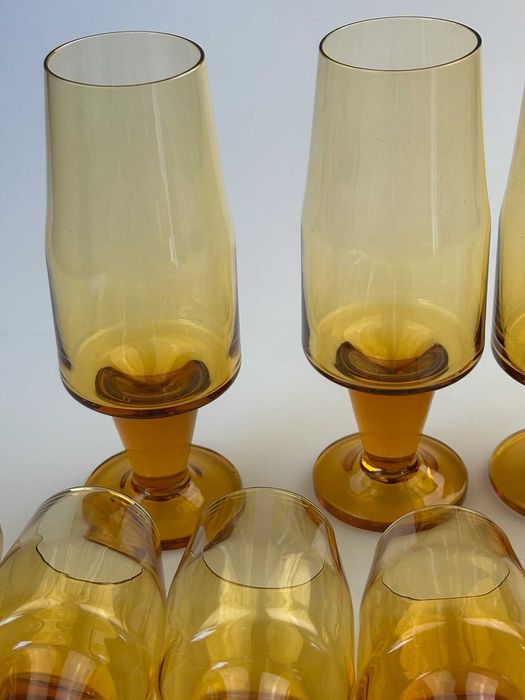 Kieliszki miodowe Sadowski betoniarki szkło kolorowe PRL 8 szt