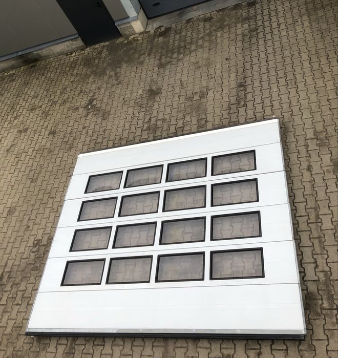 Brama 365 x 300 panelowa garażowa przemysłowa segmentowa rolowana