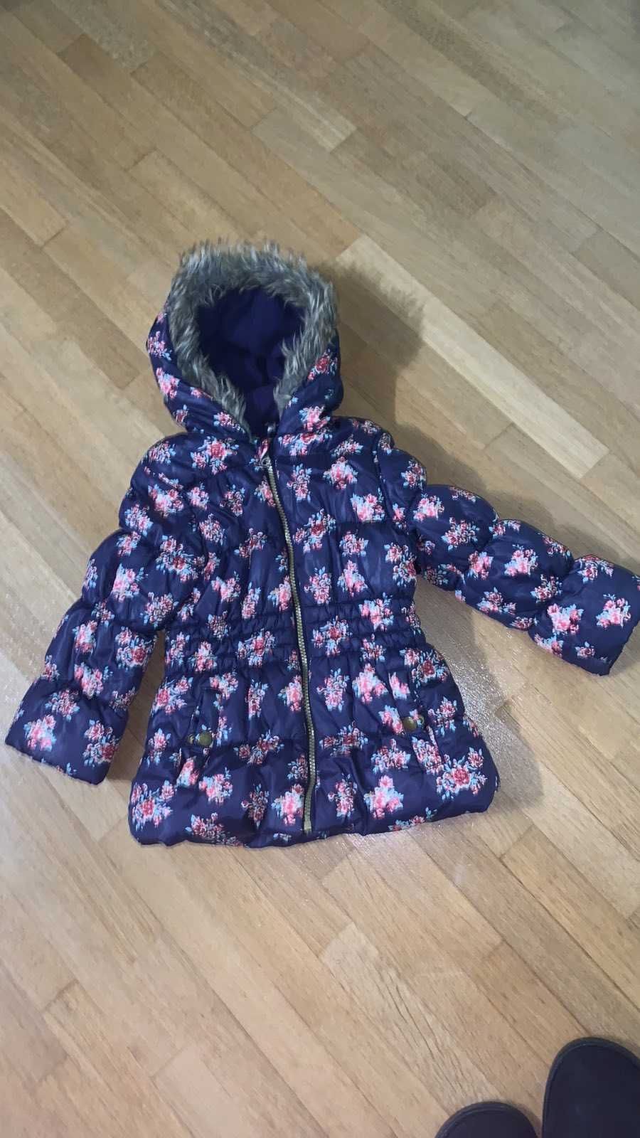 Куртка тепла зимова для дівчинки 4-5 років.
