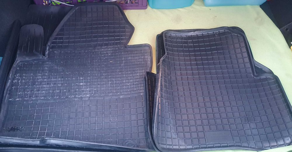 Dywaniki np do samochodu passat tiguan itp