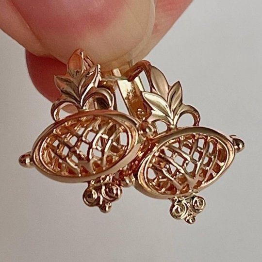 Продам золотые серьги