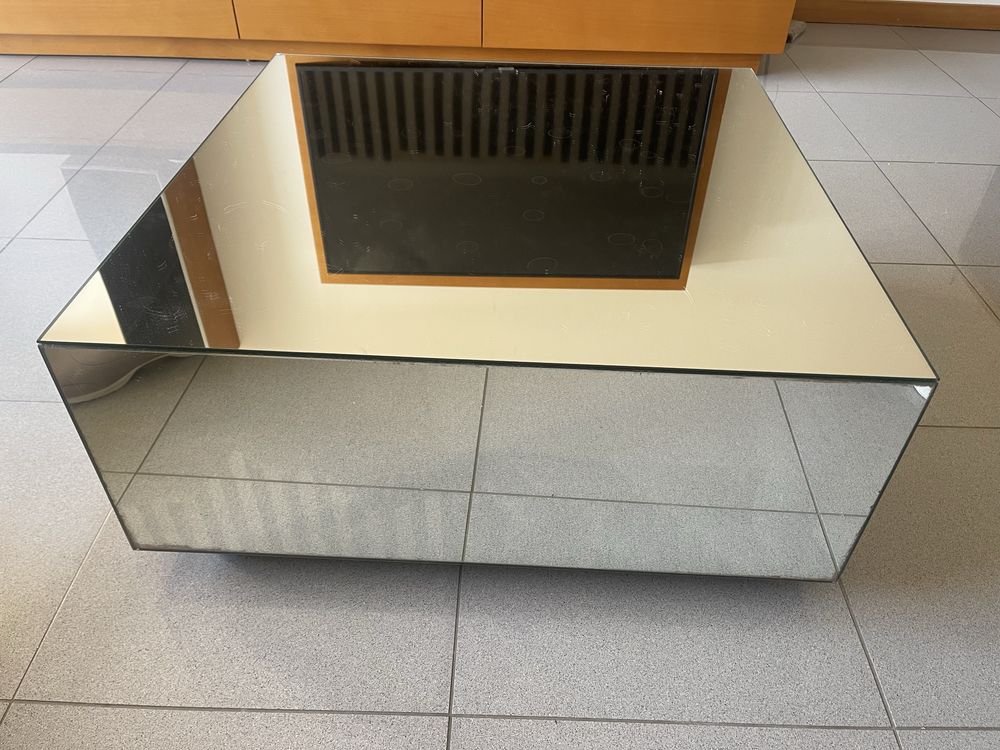 Mesa quadrada espelhada