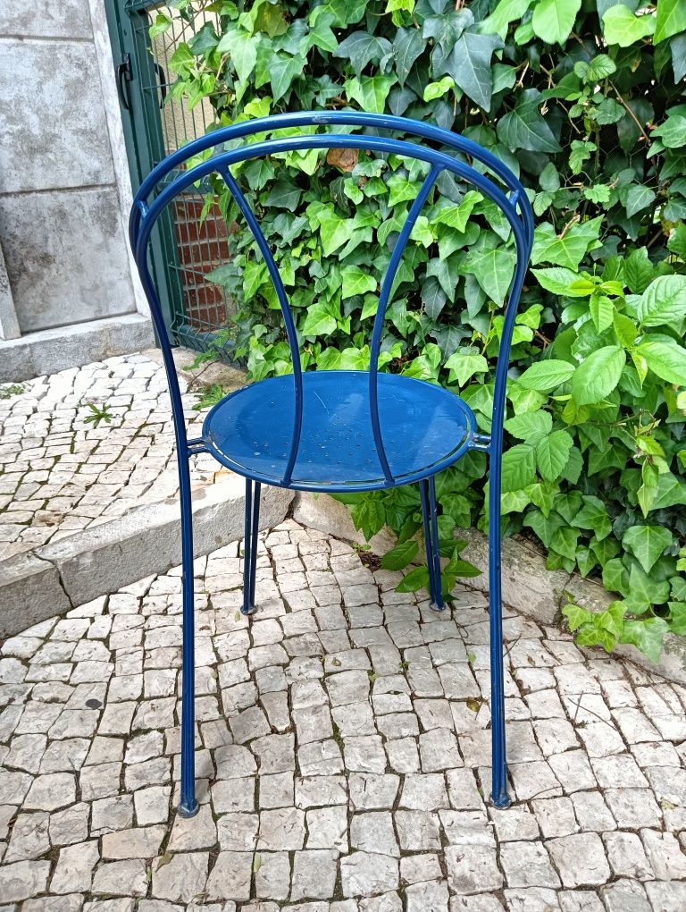 Cadeira em ferro para exterior