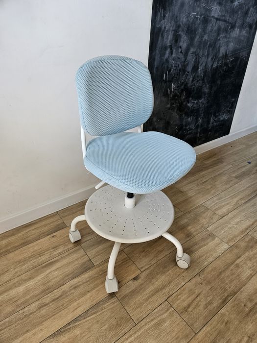 Ikea krzesło do biurka dla dzieci Vimund