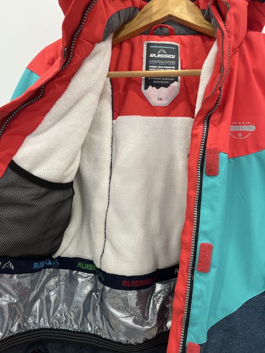 Лыжная куртка р. 152 на девочку