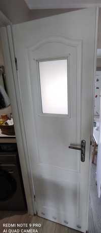 Drzwi łazienkowe z zamkiem i klamkami 60 cm